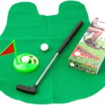 Swing aux Toilettes : Mini-Golf pour un Moment Par-Fer !